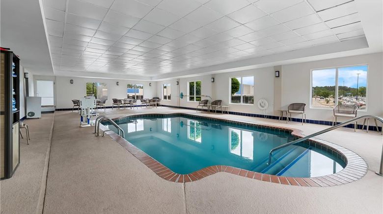 <b>Comfort Suites Pool</b>. Images powered by <a href="https://iceportal.shijigroup.com/" title="IcePortal" target="_blank">IcePortal</a>.