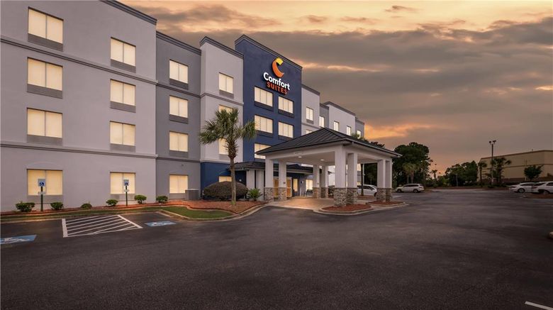 <b>Comfort Suites Exterior</b>. Images powered by <a href="https://iceportal.shijigroup.com/" title="IcePortal" target="_blank">IcePortal</a>.