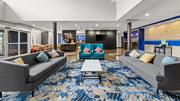 Comfort Suites Lobby