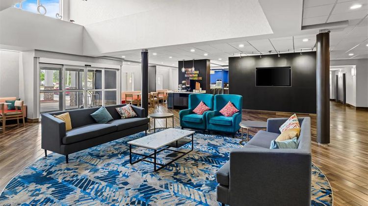 Comfort Suites Lobby