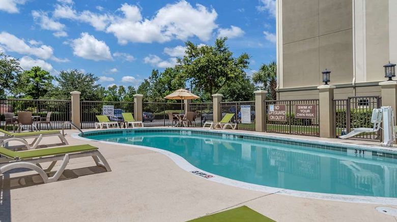 <b>Comfort Suites Pool</b>. Images powered by <a href="https://iceportal.shijigroup.com/" title="IcePortal" target="_blank">IcePortal</a>.