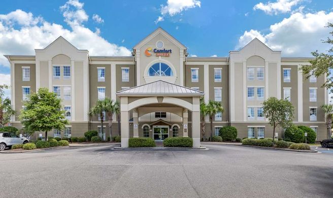 Comfort Suites Exterior