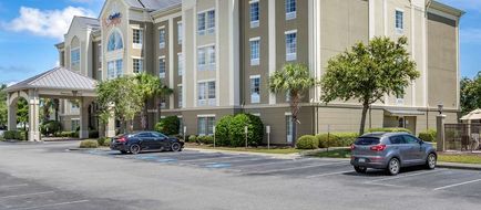 Comfort Suites Exterior