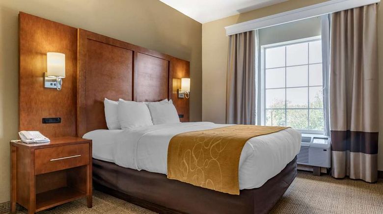 <b>Comfort Suites Suite</b>. Images powered by <a href="https://iceportal.shijigroup.com/" title="IcePortal" target="_blank">IcePortal</a>.