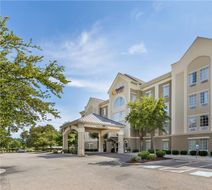 Comfort Suites Exterior