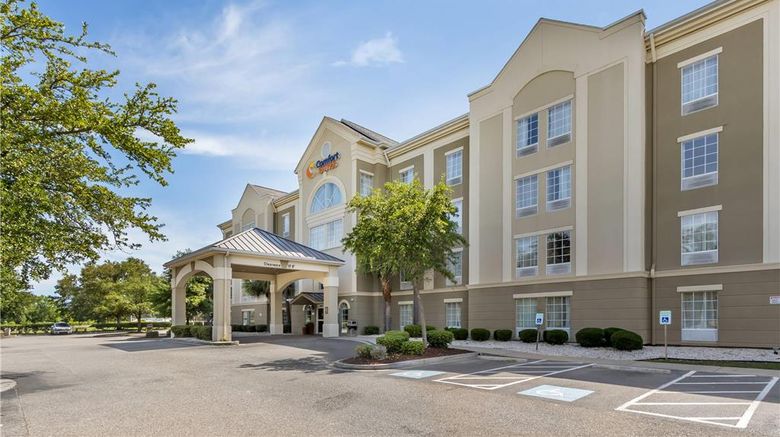<b>Comfort Suites Exterior</b>. Images powered by <a href="https://iceportal.shijigroup.com/" title="IcePortal" target="_blank">IcePortal</a>.