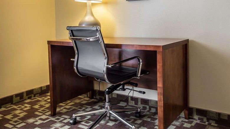 <b>Comfort Inn & Suites Suite</b>. Images powered by <a href="https://iceportal.shijigroup.com/" title="IcePortal" target="_blank">IcePortal</a>.