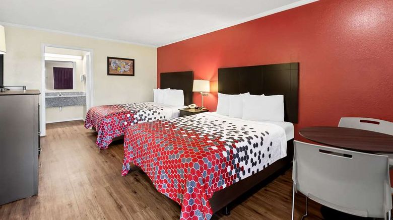 <b>Econo Lodge Room</b>. Images powered by <a href="https://iceportal.shijigroup.com/" title="IcePortal" target="_blank">IcePortal</a>.