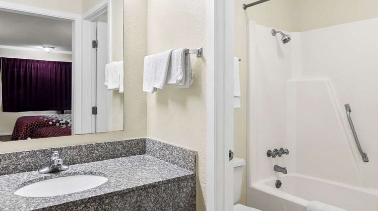 Econo Lodge Room