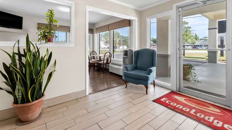 Econo Lodge Lobby