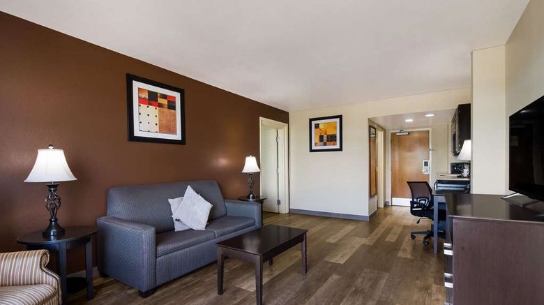 <b>Quality Inn & Suites Suite</b>. Images powered by <a href="https://iceportal.shijigroup.com/" title="IcePortal" target="_blank">IcePortal</a>.