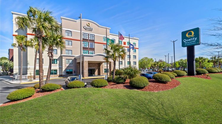 Quality Inn & Suites Exterior