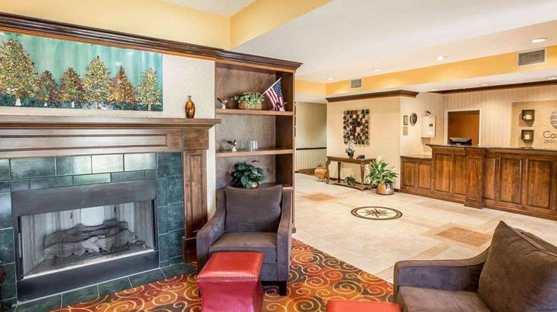 <b>Comfort Inn and Suites Spartanburg North Lobby</b>. Images powered by <a href="https://iceportal.shijigroup.com/" title="IcePortal" target="_blank">IcePortal</a>.