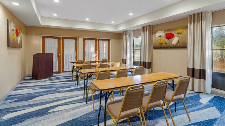 <b>Comfort Inn and Suites Spartanburg North Meeting</b>. Images powered by <a href="https://iceportal.shijigroup.com/" title="IcePortal" target="_blank">IcePortal</a>.