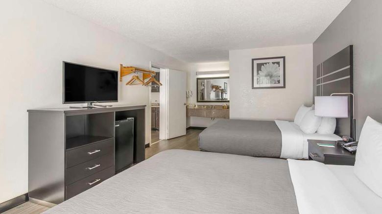 <b>Quality Inn & Suites Suite</b>. Images powered by <a href="https://iceportal.shijigroup.com/" title="IcePortal" target="_blank">IcePortal</a>.