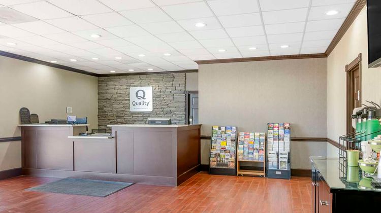 Quality Inn & Suites Lobby