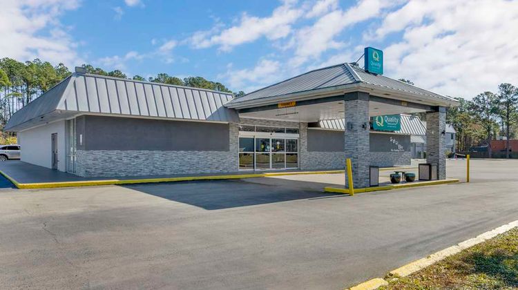 Quality Inn & Suites Exterior