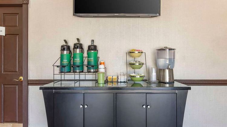 Quality Inn & Suites Lobby