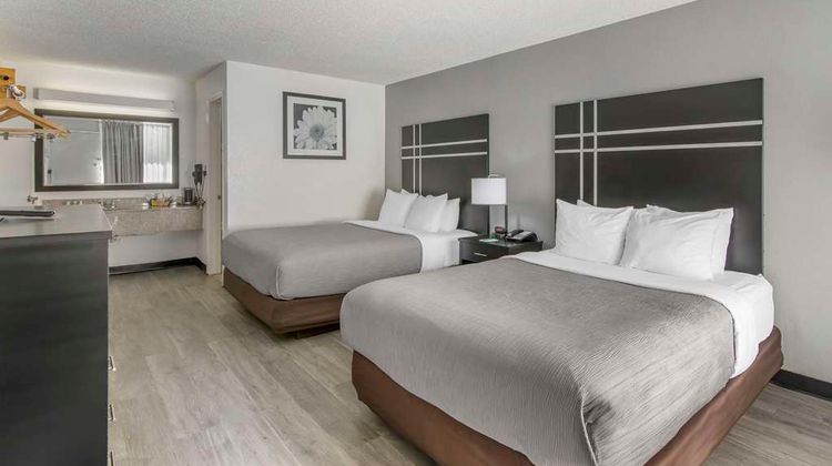 Quality Inn & Suites Suite