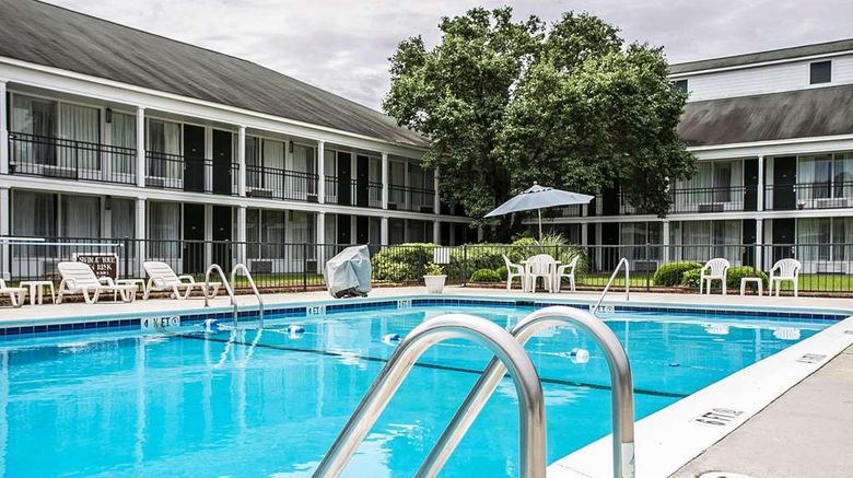 <b>Quality Inn and Suites Santee I-95 Pool</b>. Images powered by <a href="https://iceportal.shijigroup.com/" title="IcePortal" target="_blank">IcePortal</a>.