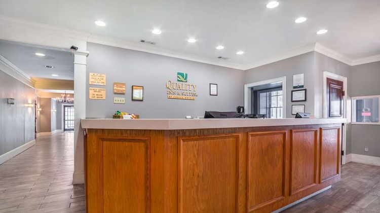 Quality Inn and Suites Santee I-95 Lobby