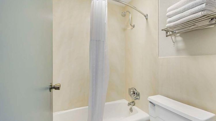 Quality Inn and Suites Santee I-95 Room