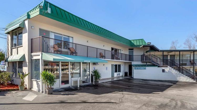 Econo Lodge Conway Exterior