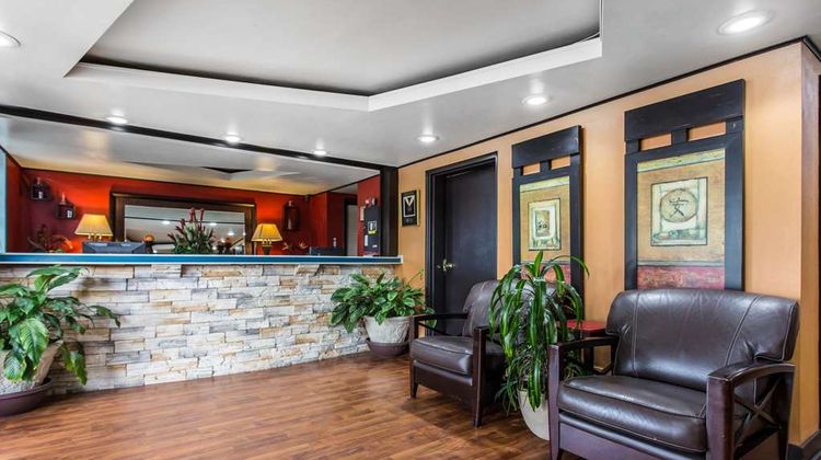 Quality Inn Goose Creek Lobby
