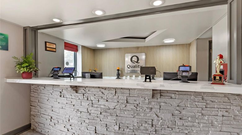 <b>Quality Inn Goose Creek Lobby</b>. Images powered by <a href="https://iceportal.shijigroup.com/" title="IcePortal" target="_blank">IcePortal</a>.