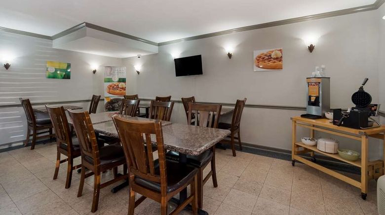 <b>Quality Inn Fort Jackson Restaurant</b>. Images powered by <a href="https://iceportal.shijigroup.com/" title="IcePortal" target="_blank">IcePortal</a>.