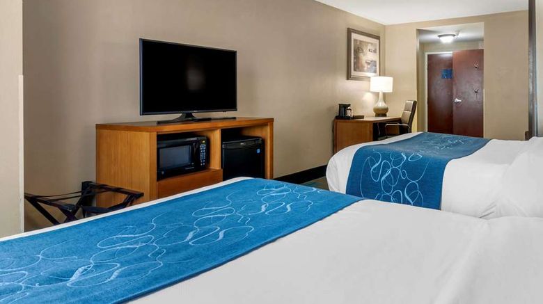 <b>Comfort Suites Suite</b>. Images powered by <a href="https://iceportal.shijigroup.com/" title="IcePortal" target="_blank">IcePortal</a>.
