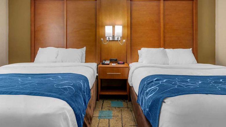 <b>Comfort Suites Suite</b>. Images powered by <a href="https://iceportal.shijigroup.com/" title="IcePortal" target="_blank">IcePortal</a>.