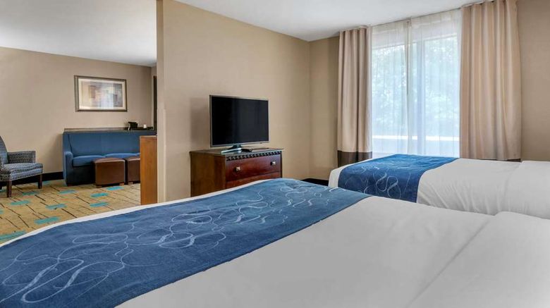 <b>Comfort Suites Suite</b>. Images powered by <a href="https://iceportal.shijigroup.com/" title="IcePortal" target="_blank">IcePortal</a>.