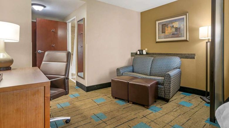 <b>Comfort Suites Suite</b>. Images powered by <a href="https://iceportal.shijigroup.com/" title="IcePortal" target="_blank">IcePortal</a>.