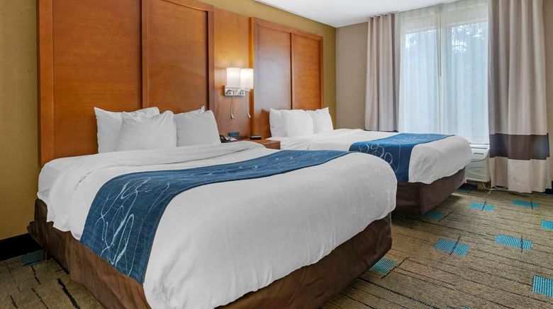 <b>Comfort Suites Suite</b>. Images powered by <a href="https://iceportal.shijigroup.com/" title="IcePortal" target="_blank">IcePortal</a>.
