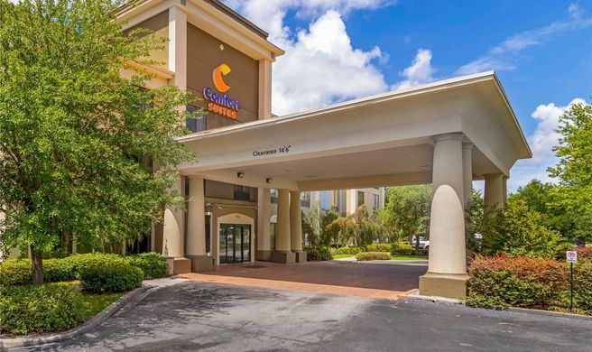 Comfort Suites Exterior