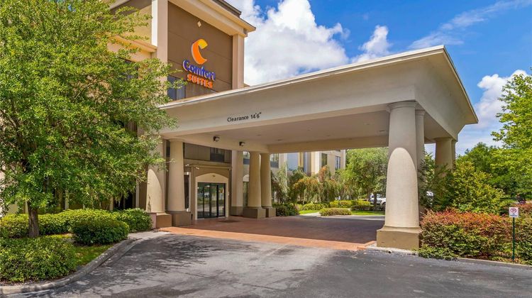 Comfort Suites Exterior