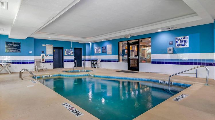 Comfort Suites Pool