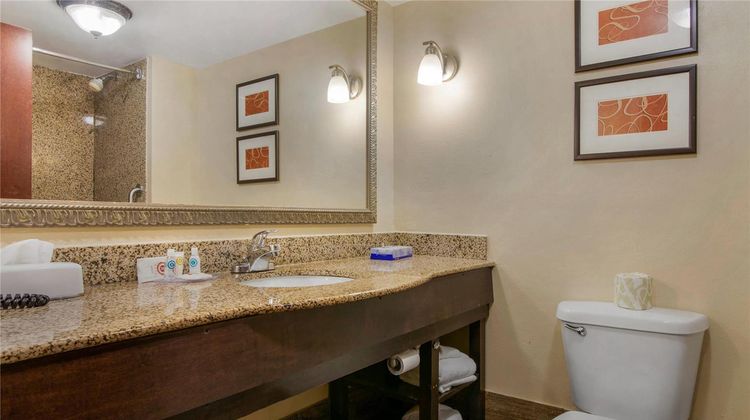 Comfort Suites Room