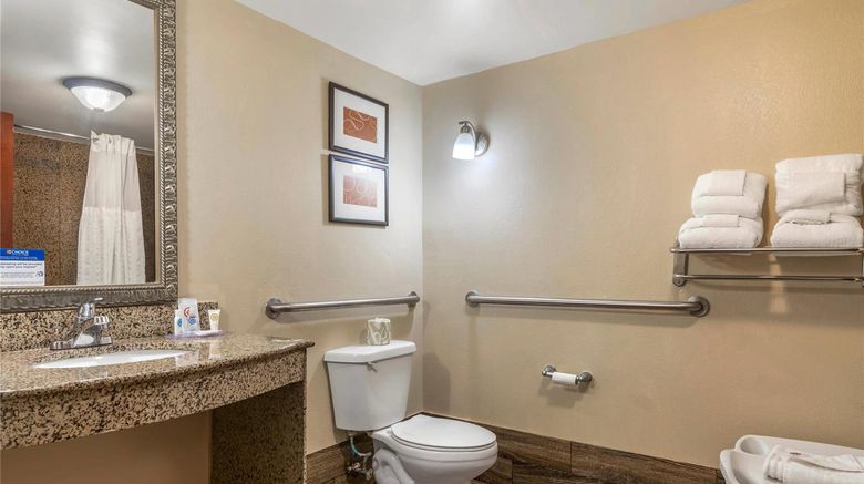 <b>Comfort Suites Suite</b>. Images powered by <a href="https://iceportal.shijigroup.com/" title="IcePortal" target="_blank">IcePortal</a>.