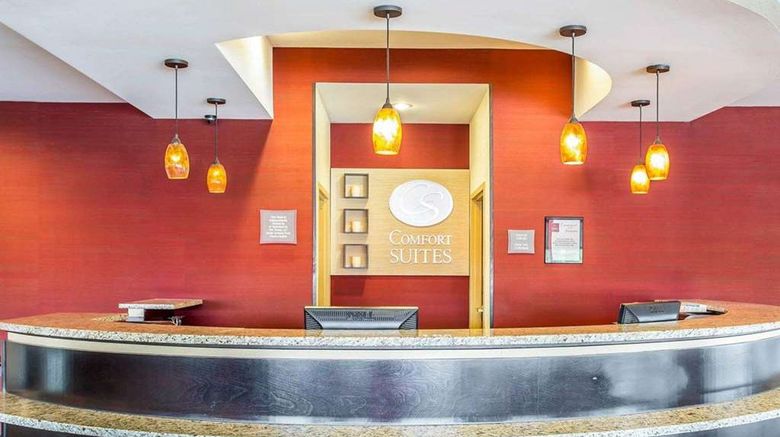 <b>Comfort Suites Lobby</b>. Images powered by <a href="https://iceportal.shijigroup.com/" title="IcePortal" target="_blank">IcePortal</a>.