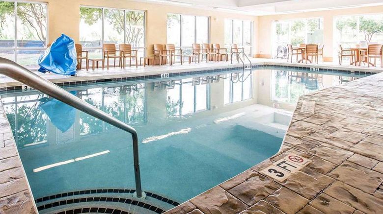 <b>Comfort Suites Pool</b>. Images powered by <a href="https://iceportal.shijigroup.com/" title="IcePortal" target="_blank">IcePortal</a>.