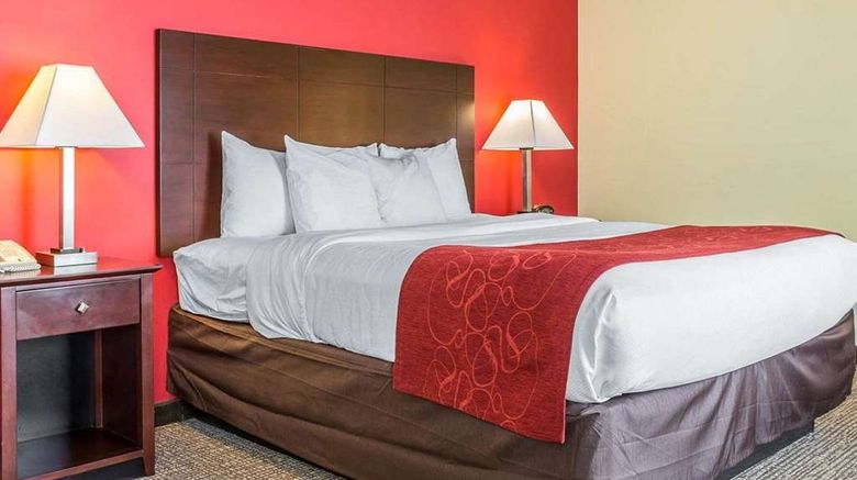 <b>Comfort Suites Suite</b>. Images powered by <a href="https://iceportal.shijigroup.com/" title="IcePortal" target="_blank">IcePortal</a>.