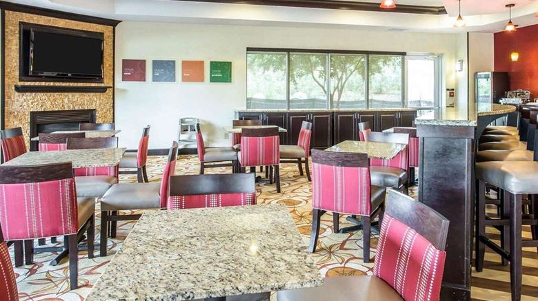 <b>Comfort Suites Restaurant</b>. Images powered by <a href="https://iceportal.shijigroup.com/" title="IcePortal" target="_blank">IcePortal</a>.