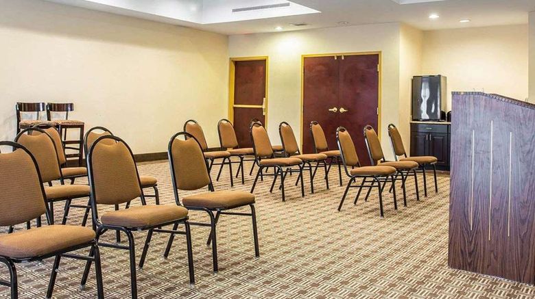<b>Comfort Suites Meeting</b>. Images powered by <a href="https://iceportal.shijigroup.com/" title="IcePortal" target="_blank">IcePortal</a>.