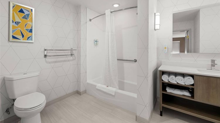 Comfort Suites Room
