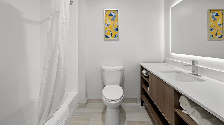 Comfort Suites Room