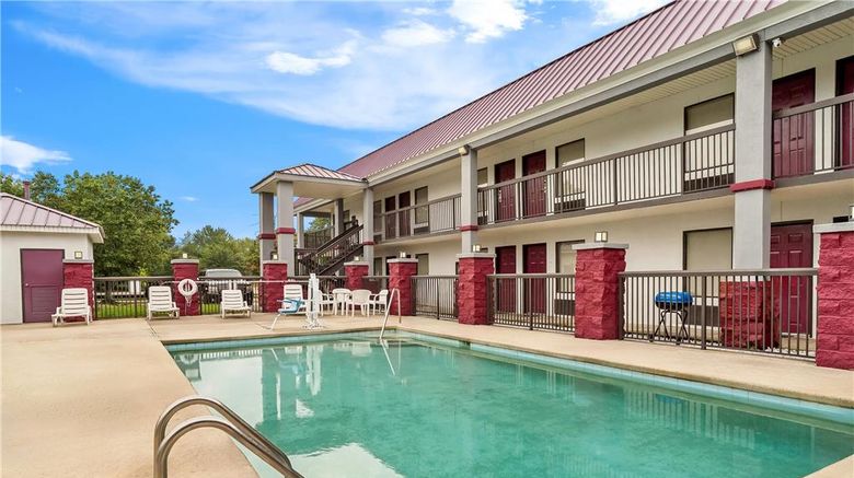 <b>Quality Inn Aiken North Pool</b>. Images powered by <a href="https://iceportal.shijigroup.com/" title="IcePortal" target="_blank">IcePortal</a>.