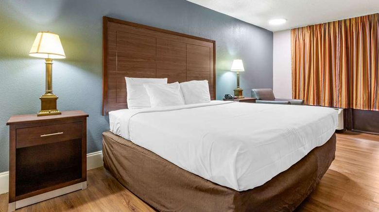 <b>Econo Lodge Room</b>. Images powered by <a href="https://iceportal.shijigroup.com/" title="IcePortal" target="_blank">IcePortal</a>.