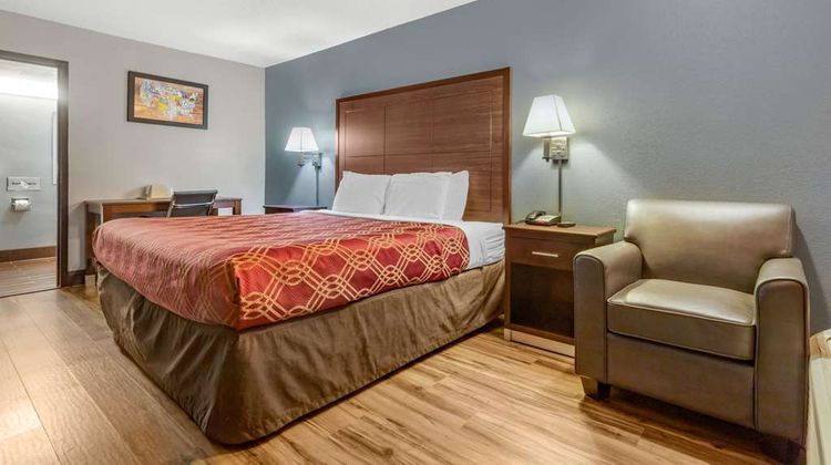 Econo Lodge Room